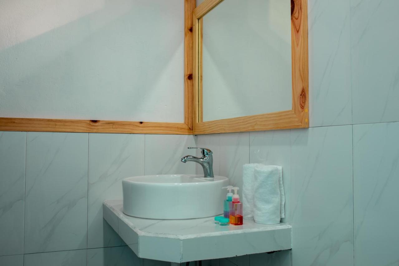 Vacanza Mathiveri Bagian luar foto